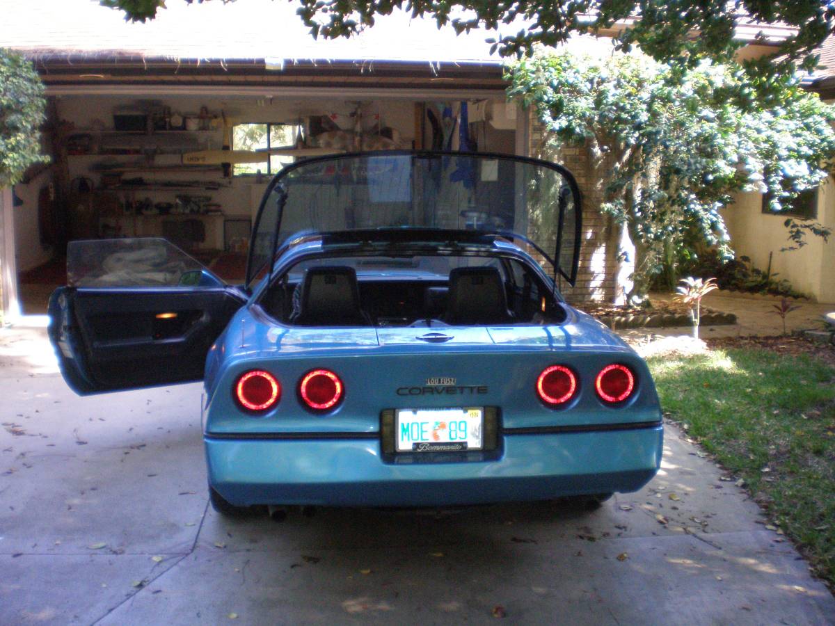 Chevrolet-Corvette-1987-blue-7