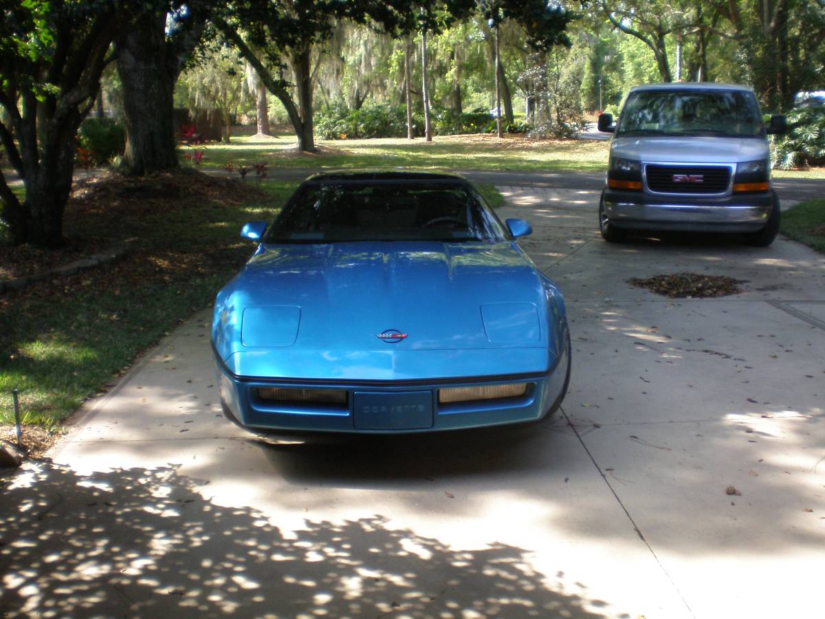 Chevrolet-Corvette-1987-blue