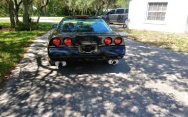 Chevrolet-Corvette-1988-Black-2
