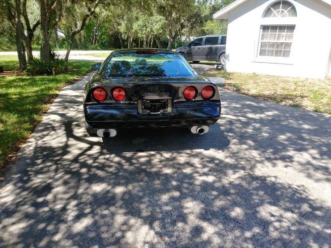Chevrolet-Corvette-1988-Black-2