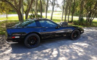 Chevrolet-Corvette-1988-Black-3
