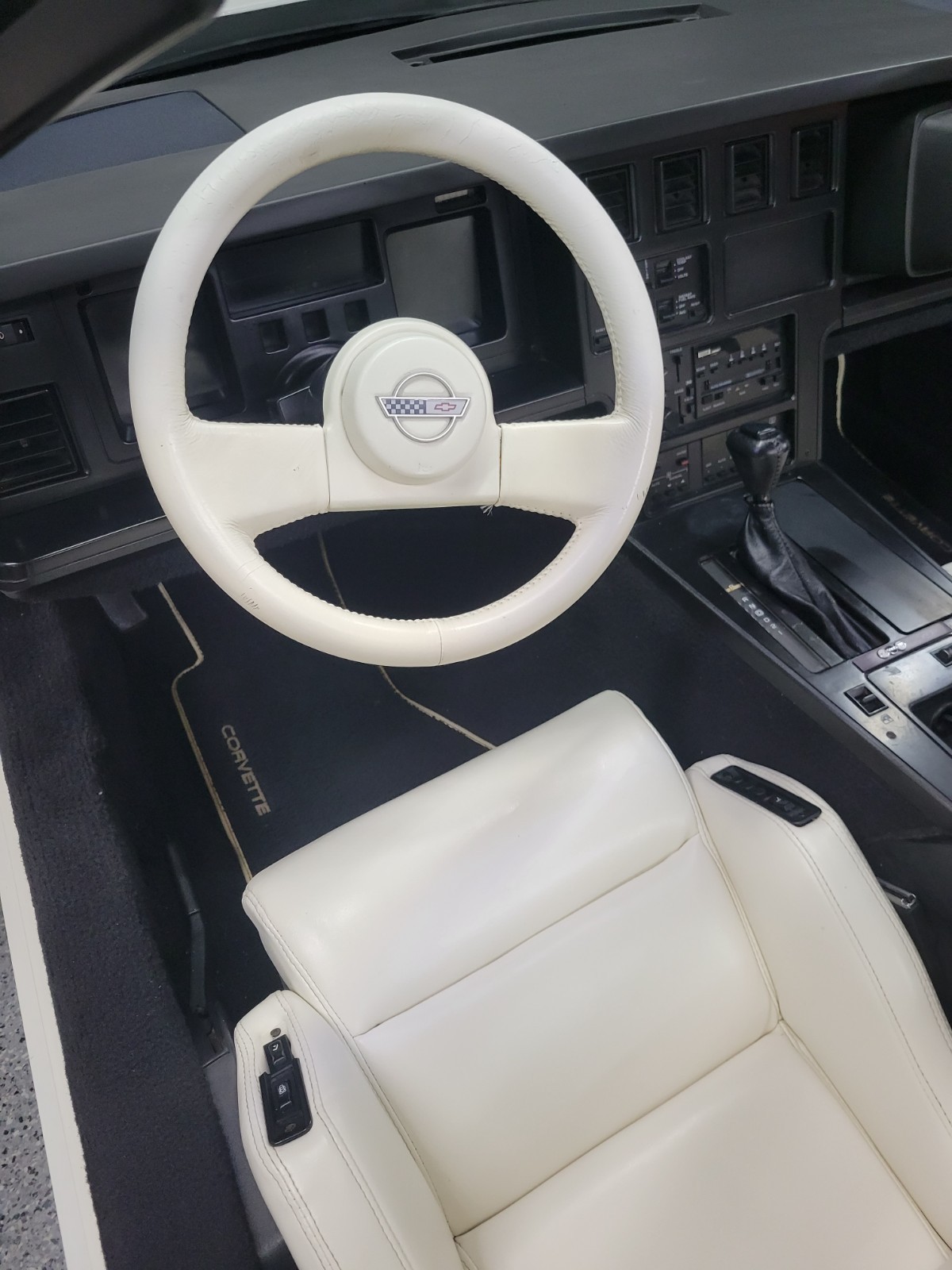 Chevrolet-Corvette-1988-Coupe-23