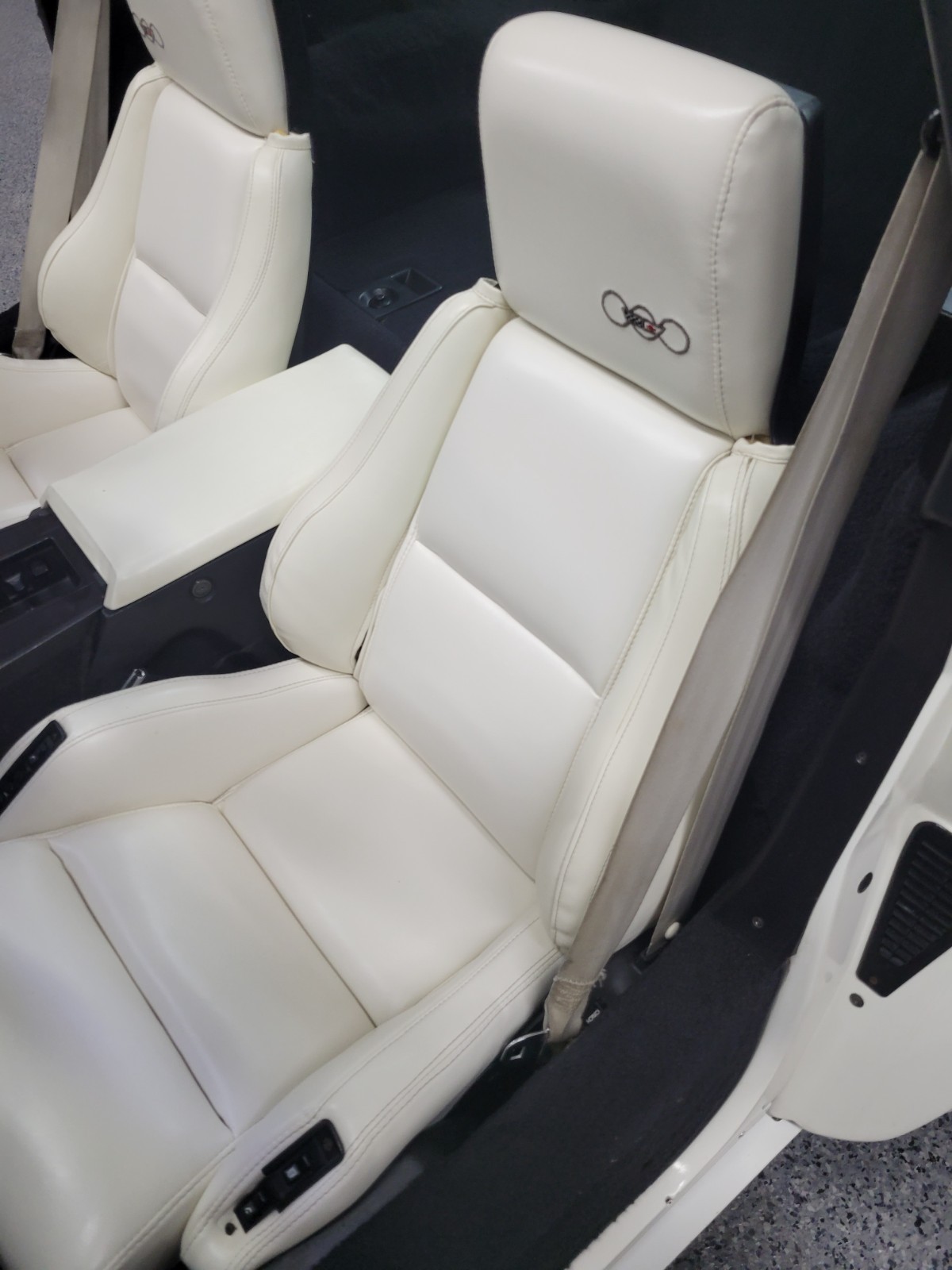 Chevrolet-Corvette-1988-Coupe-24