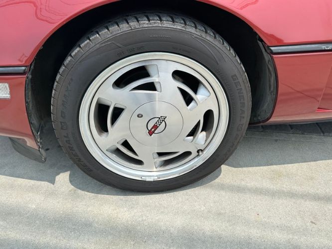Chevrolet-Corvette-1988-Dark-Red-Metallic-Gray-Leather-16