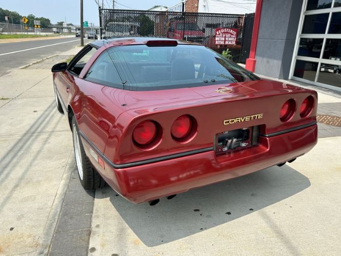 Chevrolet-Corvette-1988-Dark-Red-Metallic-Gray-Leather-29