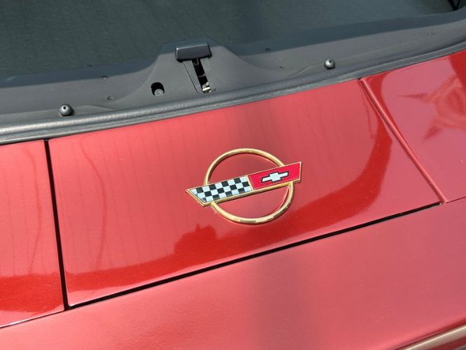 Chevrolet-Corvette-1988-Dark-Red-Metallic-Gray-Leather-36