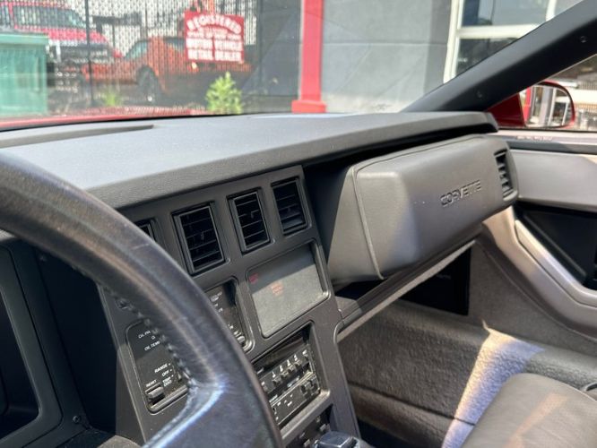 Chevrolet-Corvette-1988-Dark-Red-Metallic-Gray-Leather-37