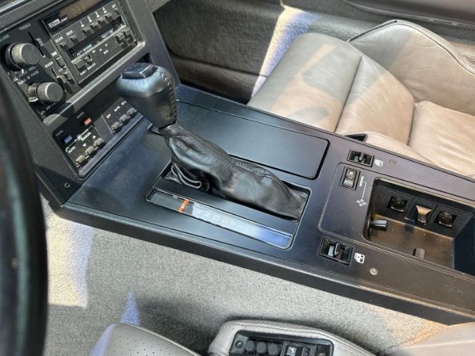 Chevrolet-Corvette-1988-Dark-Red-Metallic-Gray-Leather-41