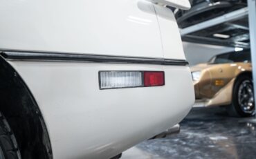 Chevrolet-Corvette-1988-Hatchback-10