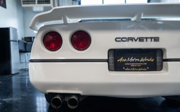 Chevrolet-Corvette-1988-Hatchback-14