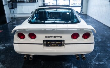 Chevrolet-Corvette-1988-Hatchback-15