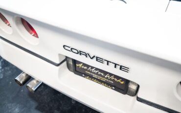 Chevrolet-Corvette-1988-Hatchback-17
