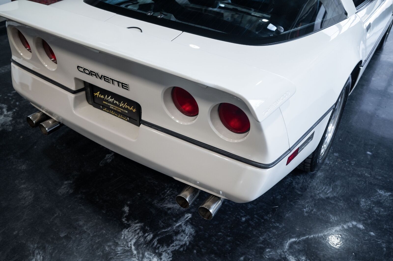 Chevrolet-Corvette-1988-Hatchback-18