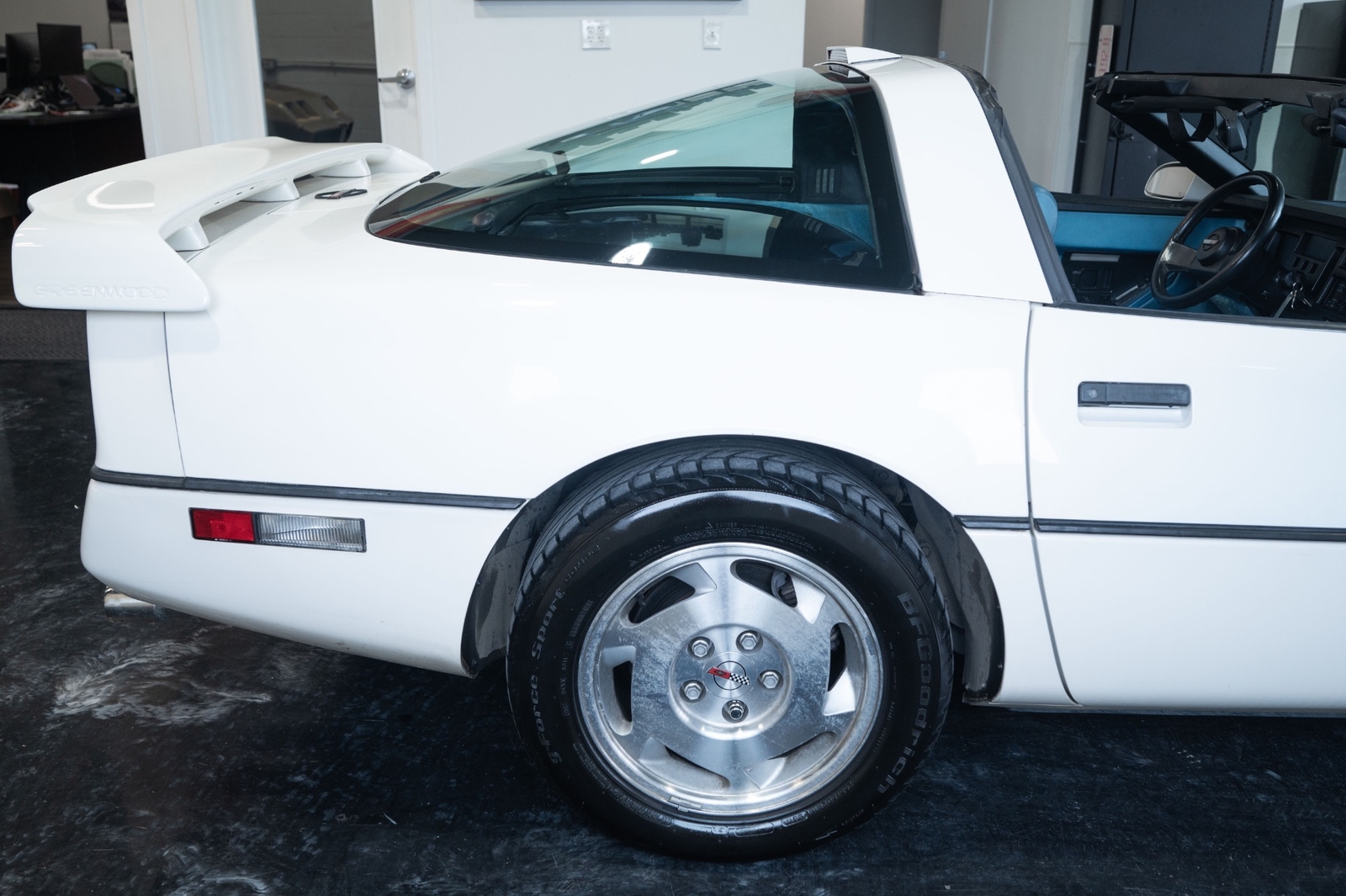 Chevrolet-Corvette-1988-Hatchback-21