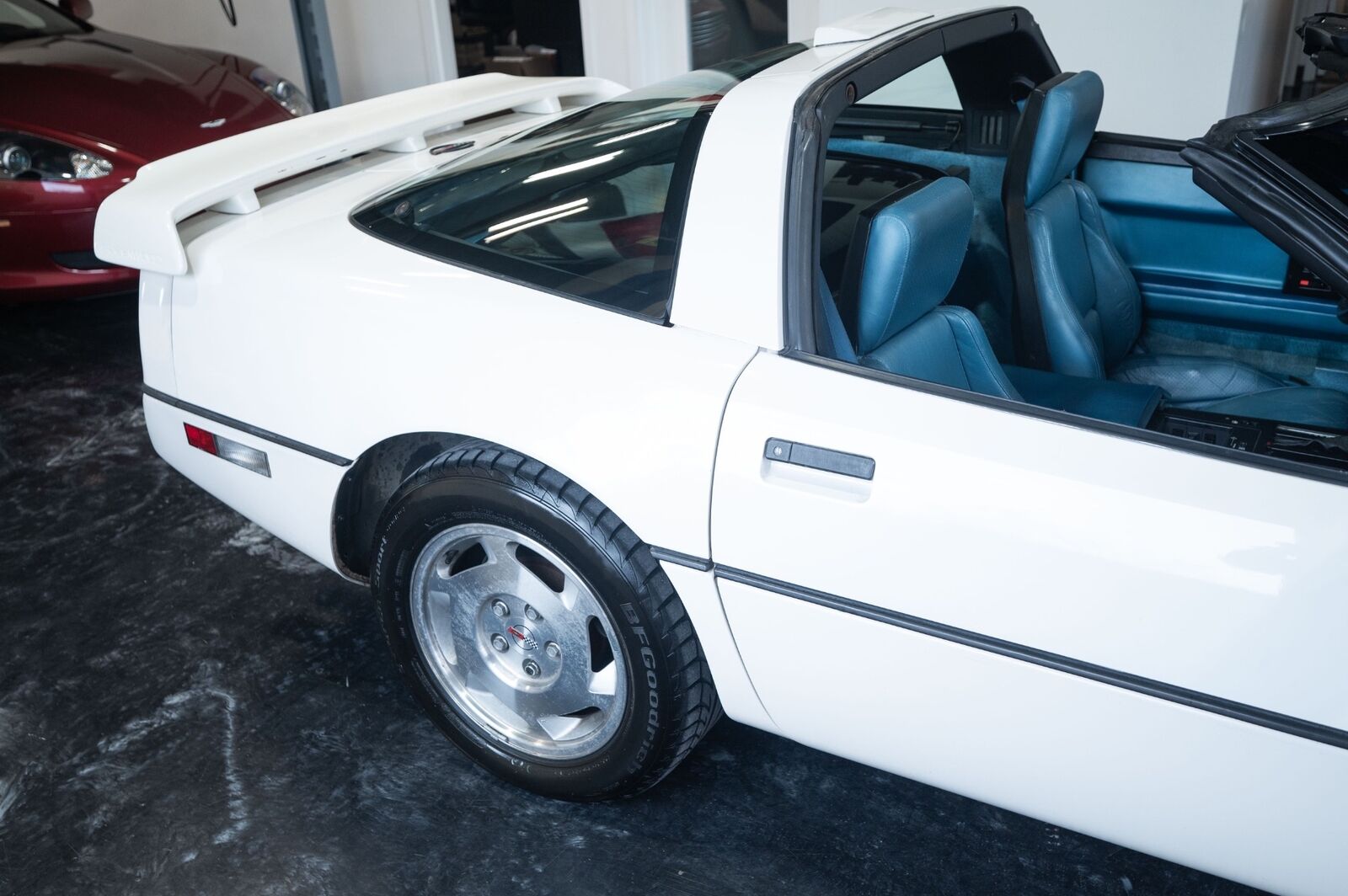 Chevrolet-Corvette-1988-Hatchback-22