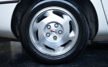 Chevrolet-Corvette-1988-Hatchback-23
