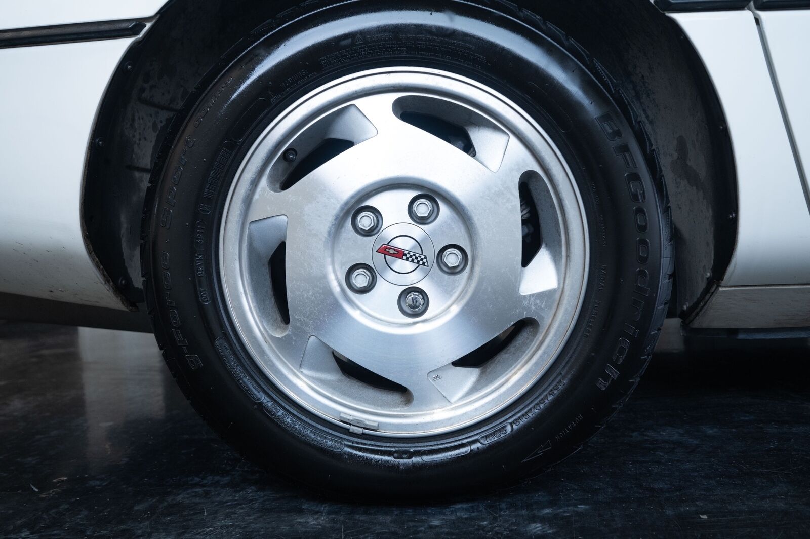 Chevrolet-Corvette-1988-Hatchback-23