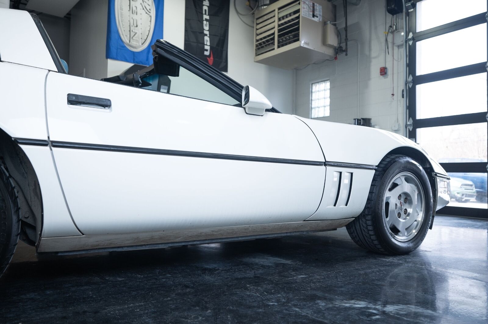 Chevrolet-Corvette-1988-Hatchback-25