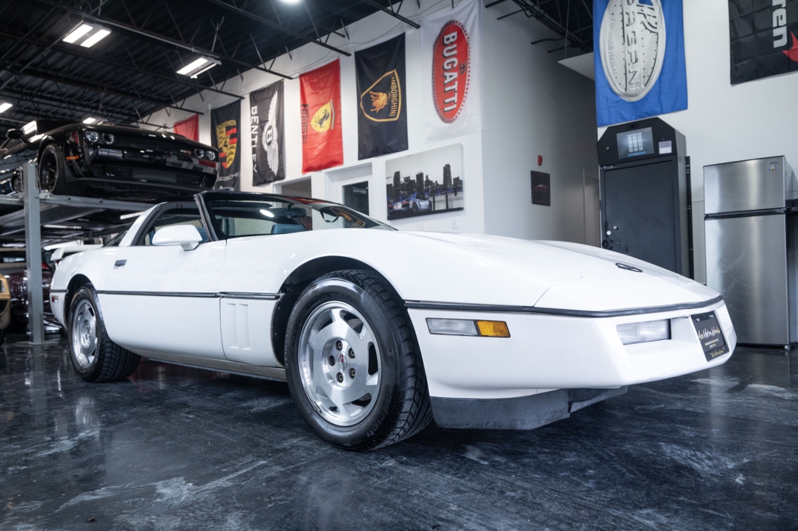 Chevrolet-Corvette-1988-Hatchback-28