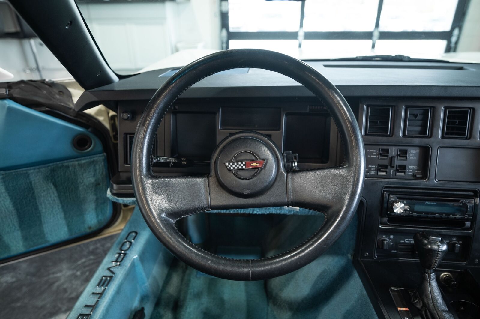 Chevrolet-Corvette-1988-Hatchback-39