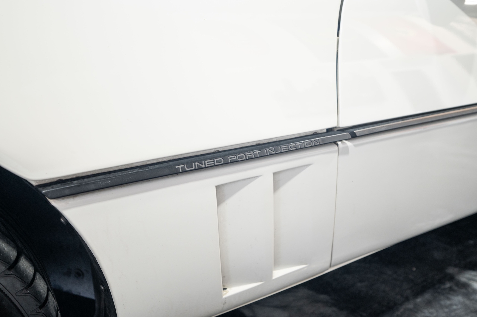 Chevrolet-Corvette-1988-Hatchback-5