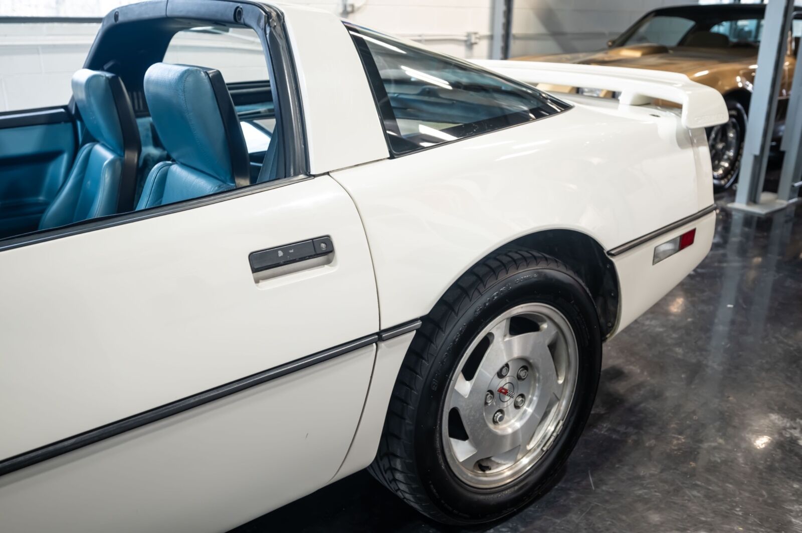 Chevrolet-Corvette-1988-Hatchback-7