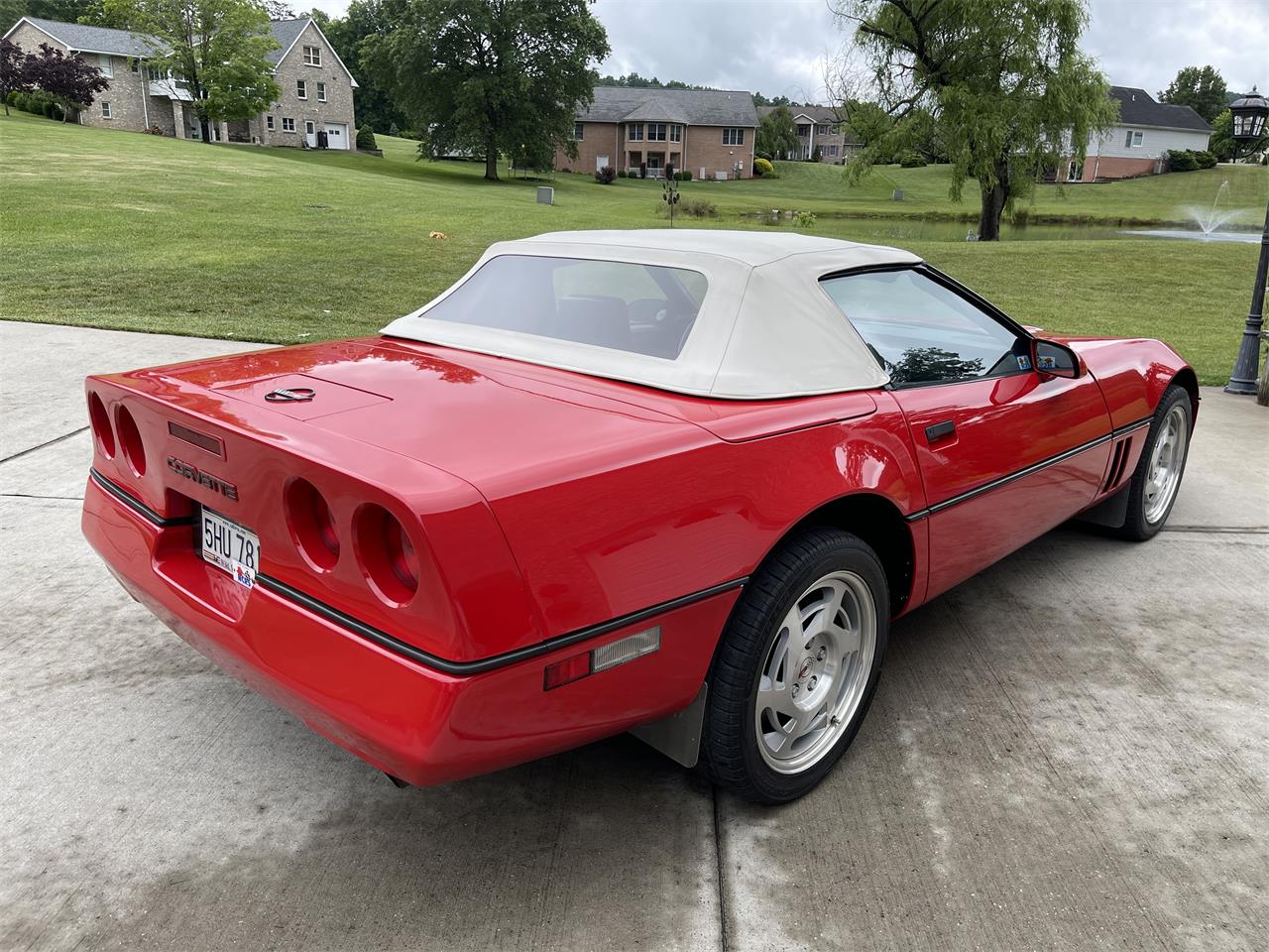 Chevrolet-Corvette-1988-Red-Gray-1