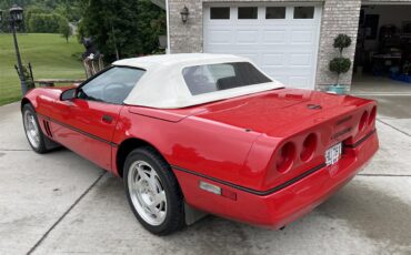 Chevrolet-Corvette-1988-Red-Gray-3