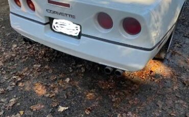 Chevrolet-Corvette-1988-White-1