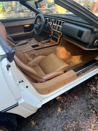 Chevrolet-Corvette-1988-White-10