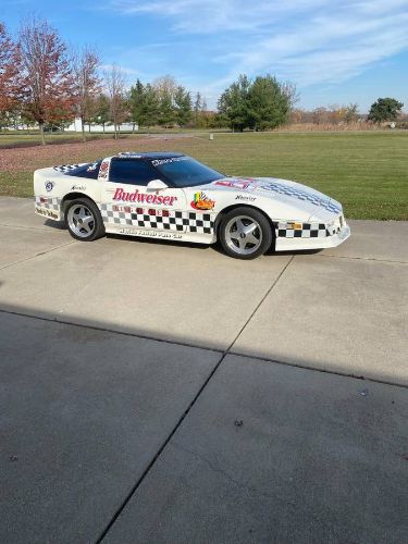 Chevrolet-Corvette-1988-White-14