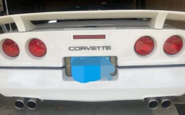 Chevrolet-Corvette-1988-White-Red-1