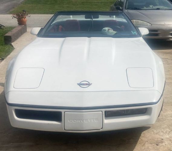 Chevrolet-Corvette-1988-White-Red-3