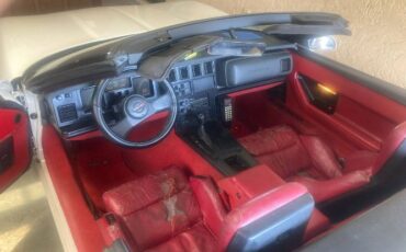 Chevrolet-Corvette-1988-White-Red