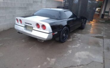 Chevrolet-Corvette-1989