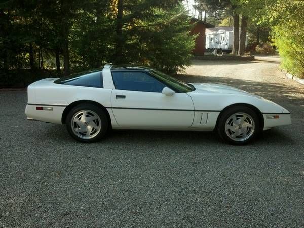 Chevrolet-Corvette-1989-3