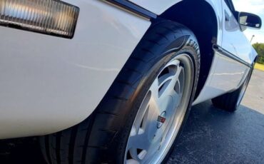 Chevrolet-Corvette-1989-White-Red-1