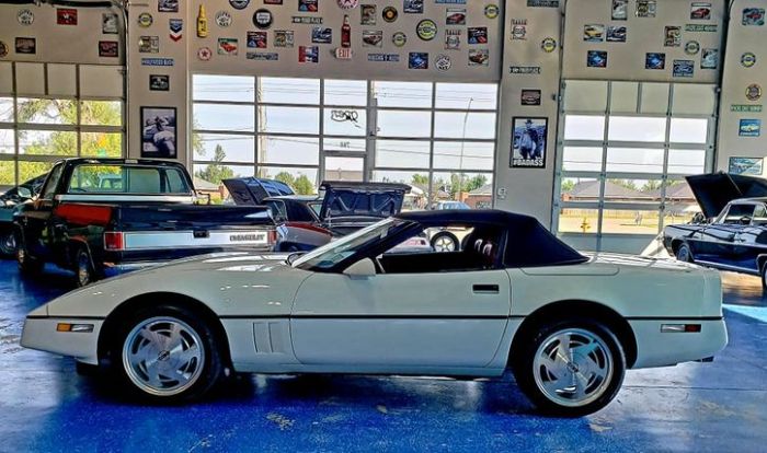 Chevrolet-Corvette-1989-White-Red-15