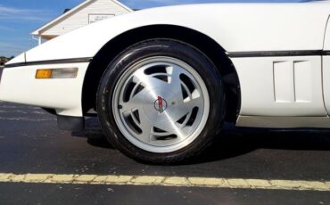 Chevrolet-Corvette-1989-White-Red-18