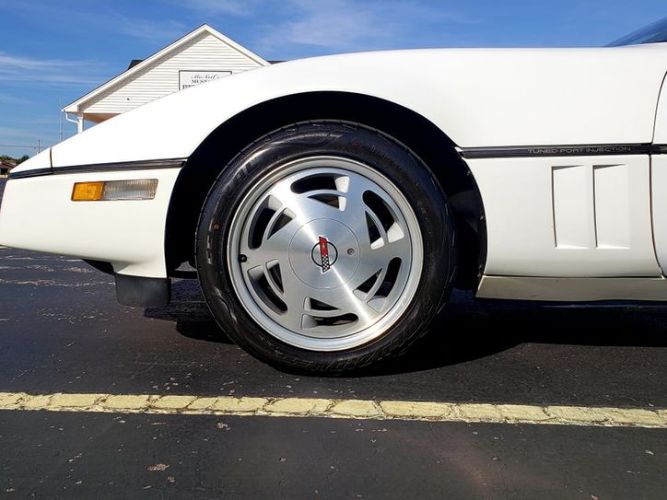 Chevrolet-Corvette-1989-White-Red-18