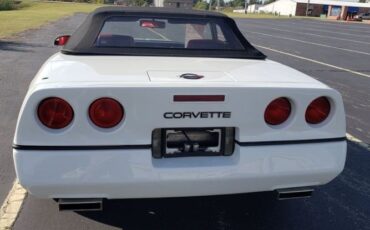 Chevrolet-Corvette-1989-White-Red-2