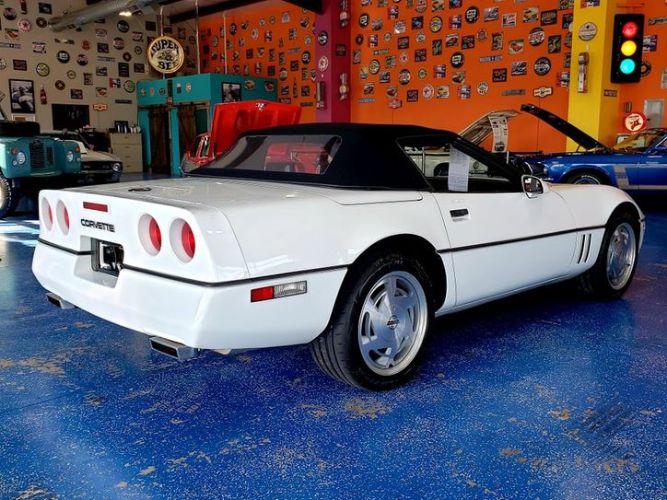 Chevrolet-Corvette-1989-White-Red-3