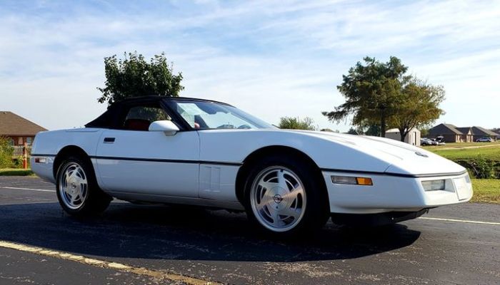 Chevrolet-Corvette-1989-White-Red-4