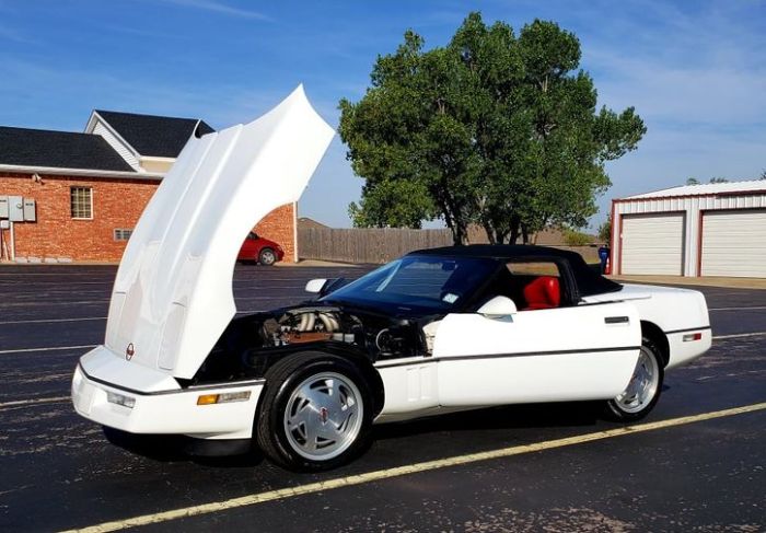 Chevrolet-Corvette-1989-White-Red-6