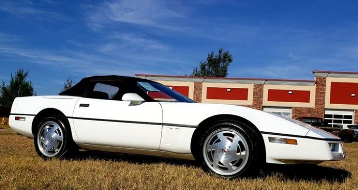 Chevrolet-Corvette-1989-White-Red-7