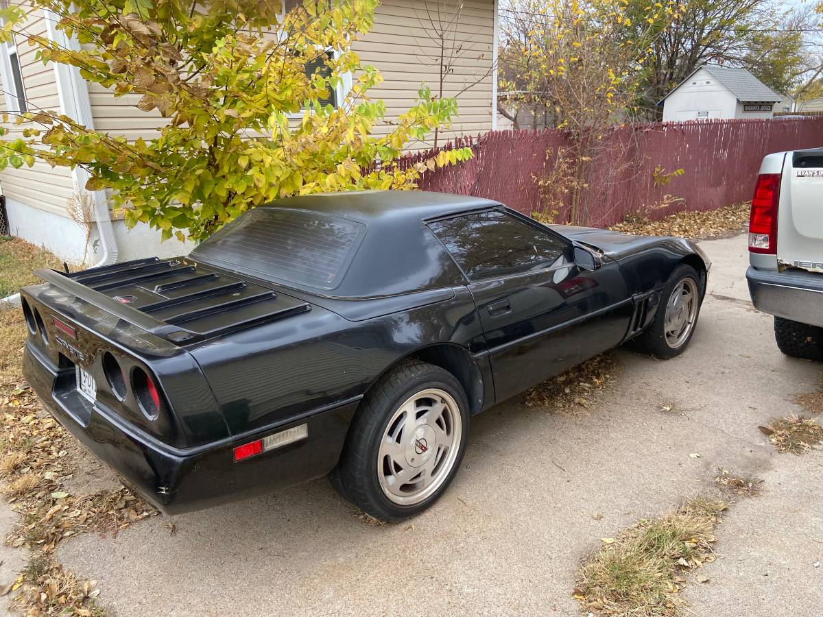 Chevrolet-Corvette-1989-black-2