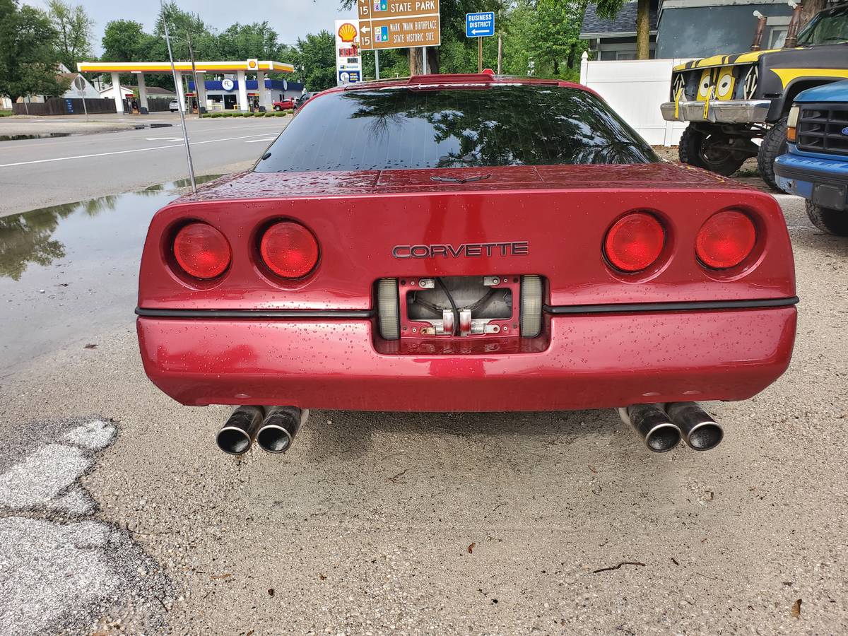 Chevrolet-Corvette-1989-red-2