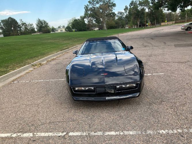 Chevrolet-Corvette-1990-Black-2