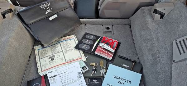 Chevrolet-Corvette-1990-Black-Gray-Leather-2