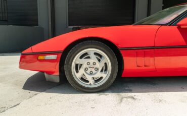 Chevrolet-Corvette-1990-Hatchback-1